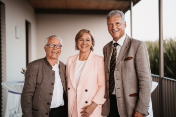 Bgm.a.D. Franz Hierzer, Neo-Volksbürgermeisterin Karin Stromberger und BH Manfred Walch.